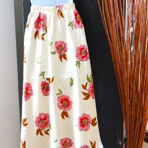 Haute Monde Brand Floral Mid Length Print Silk Skirt.